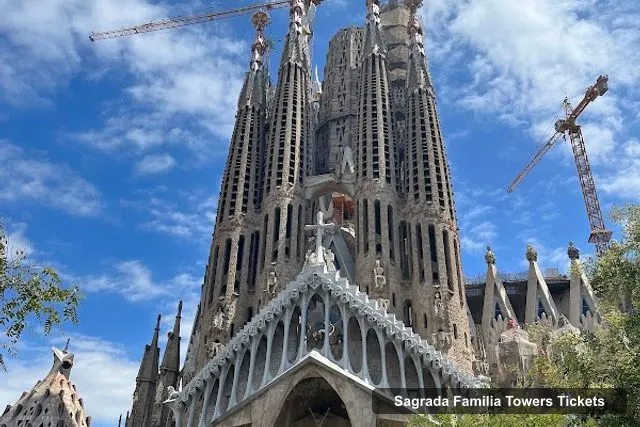Park Güell, Sagrada Familia towers – Sagrada Familia Towers Tickets